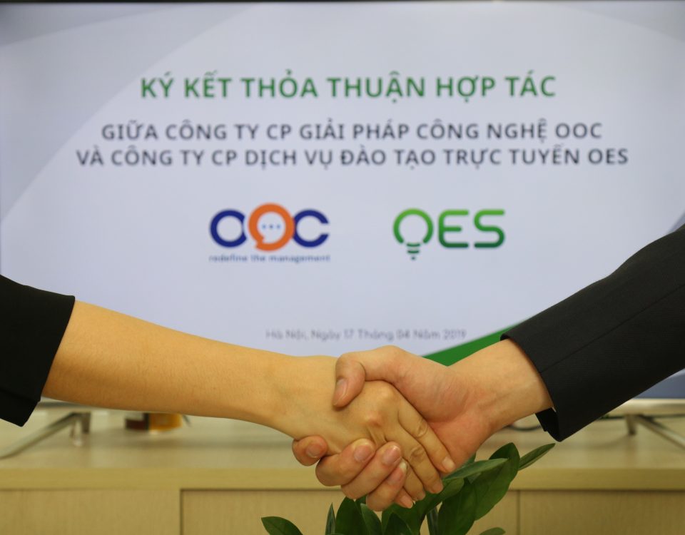 Lễ ký kết thỏa thuận hợp tác giữa Công ty Giải pháp Công nghệ OOC và công ty CP dịch vụ đào tạo trực tuyến OES