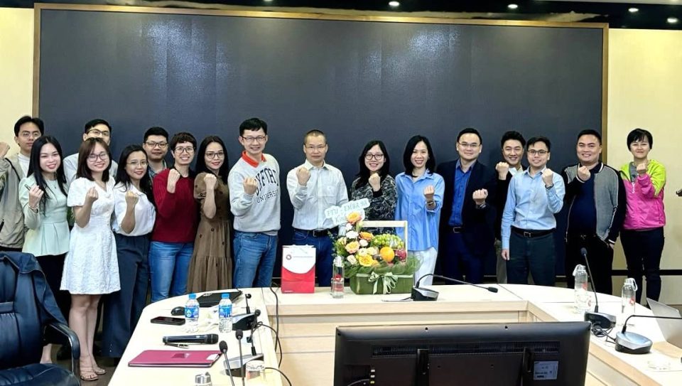 TS. Tăng Văn Khánh chia sẻ kinh nghiệm: “Xây dựng hệ thống KPI và tổ chức thu thập dữ liệu trong doanh nghiệp” cho lớp EMBA 